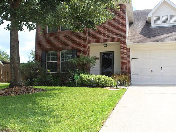 3rd image of 2206 Neches Dr