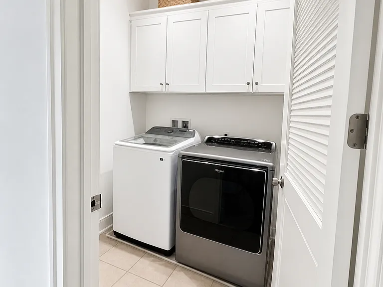 102 Della — Photo 12