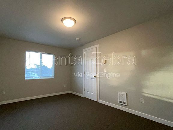 3rd image of 1945 NW Canyon Dr