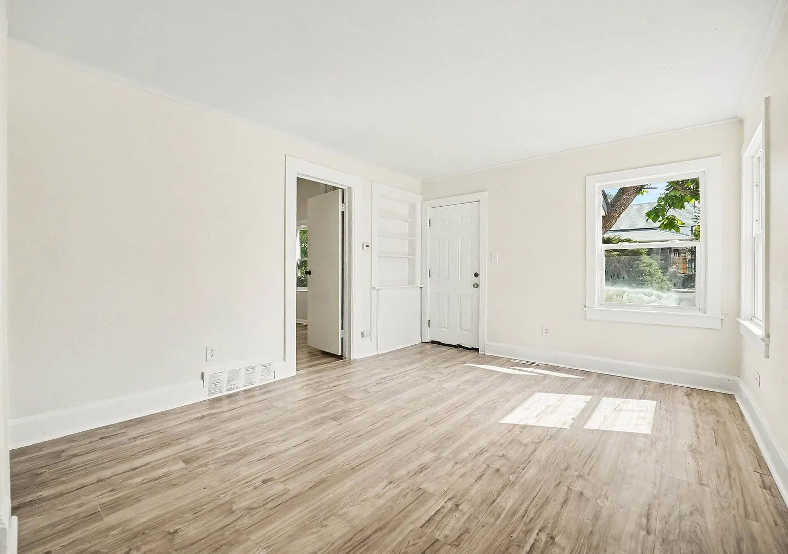 2 Bedroom 1 Bathroom Half Duplex in Denver's Villa Park — Photo 2