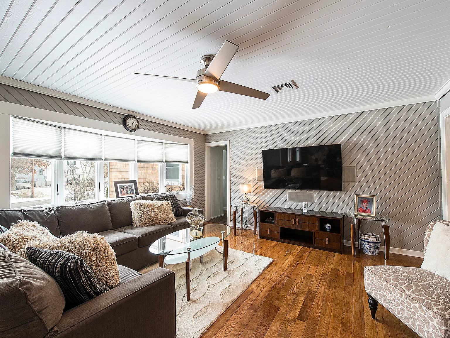 Charming Cedar Ranch — Photo 2