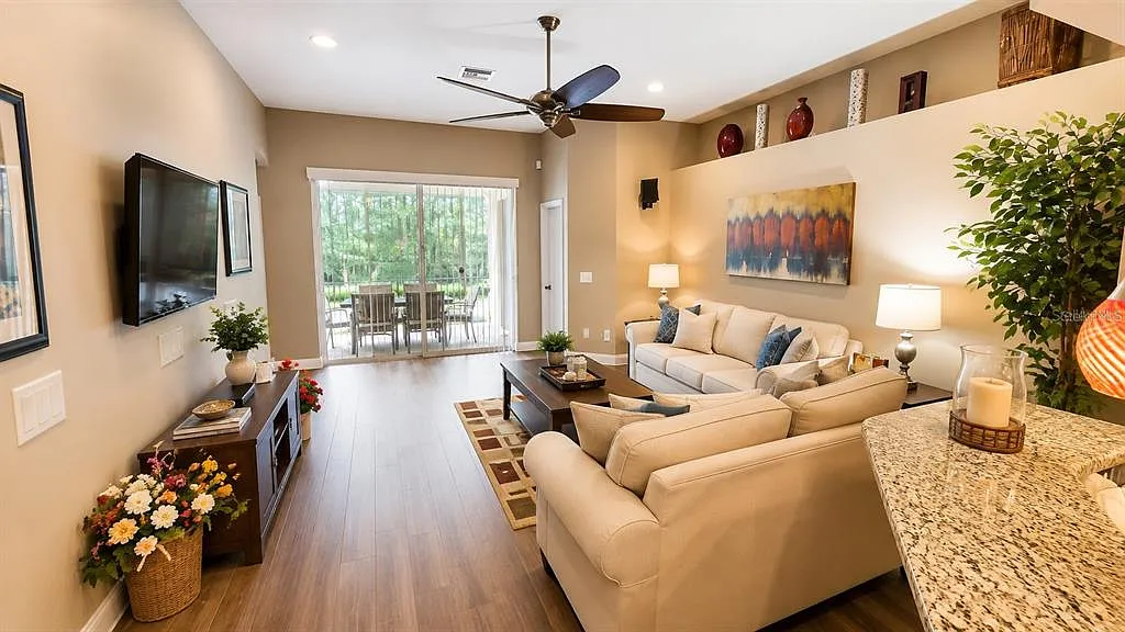 4 bed, 2.0 bath, 2060 sqft, $2,700 — Photo 4