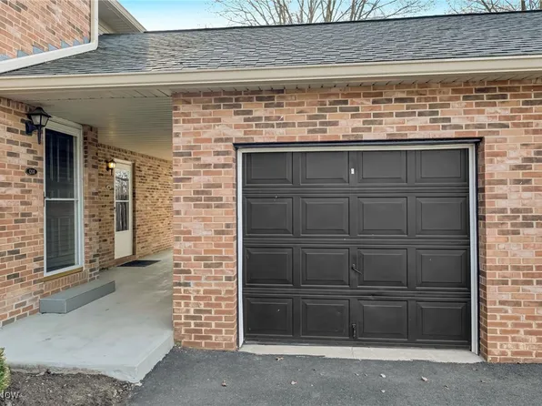 1210 W Maple St, North Canton, OH 44720