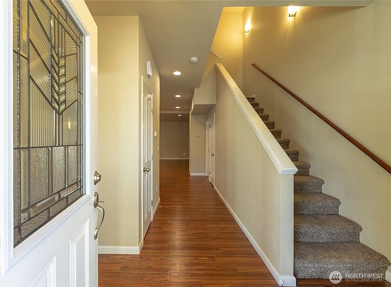 3rd image of 4522 Edgewater Boulevard NE