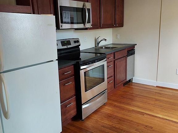 4th image of 3982 Elm Ave Floor 2