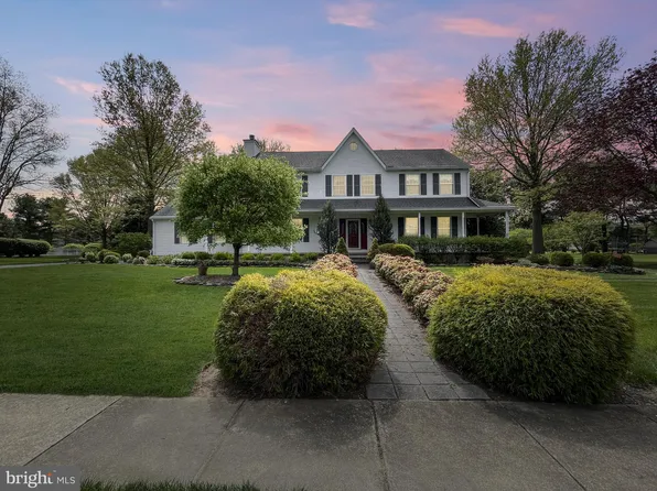 9 N Hockey Dr, Columbus, NJ 08022