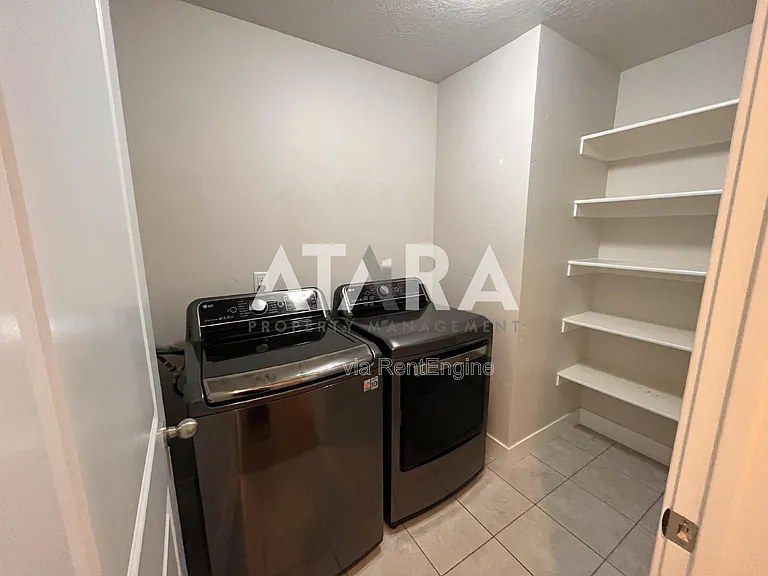 291 E Grace Ln — Photo 27