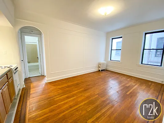 Rented by Realty 2000 Corp | media 5