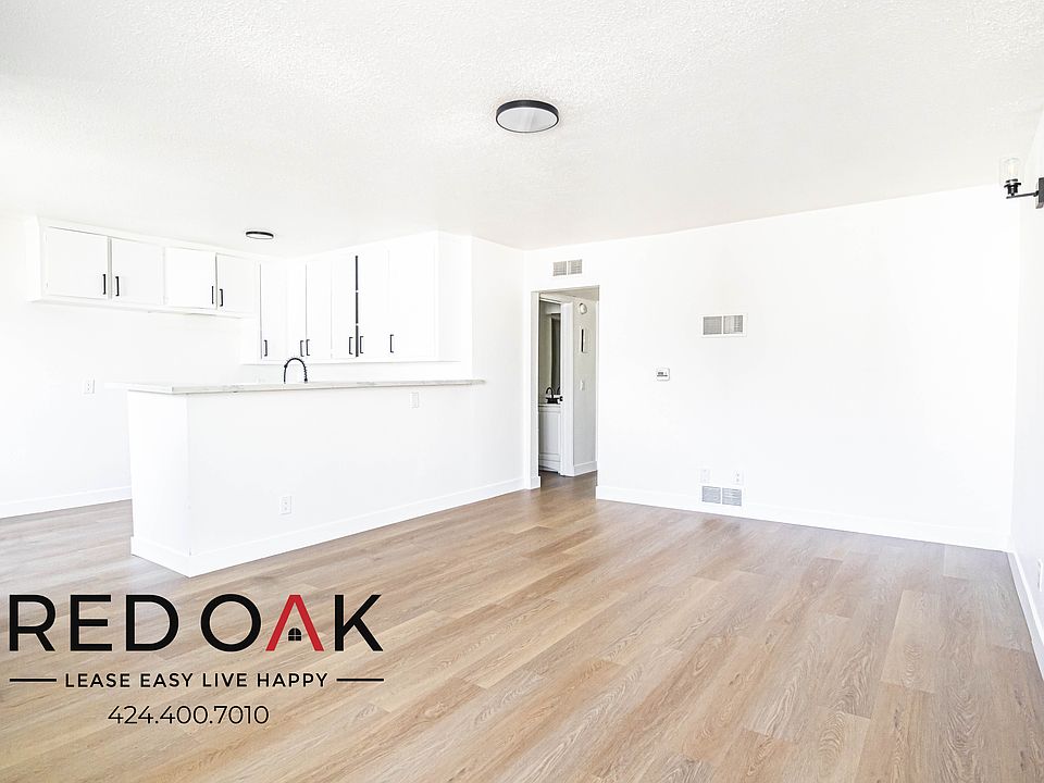 1st image of 13922 Sayre St #8