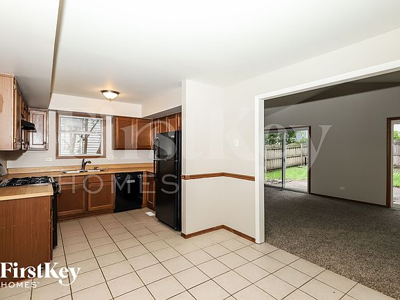 5th image of 1045 Camden Ln