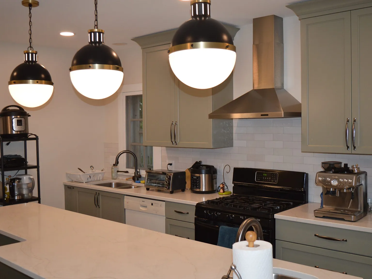 4 bed, 2.5 bath, 2452 sqft, $2,995 — Photo 2