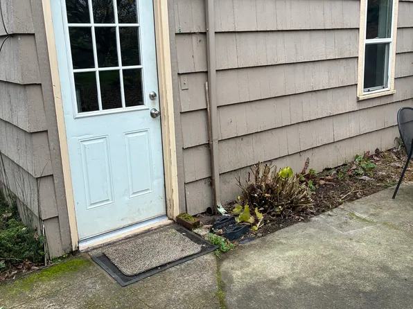 (undisclosed Address), Eugene, OR 97404
