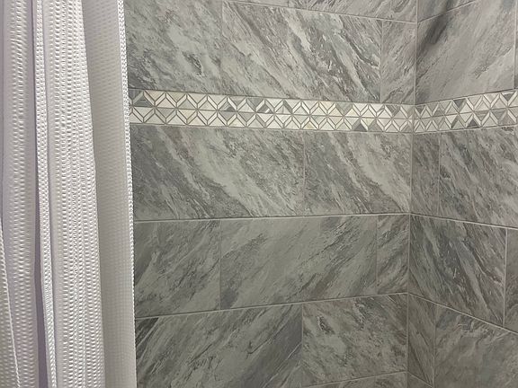 Tiled shower / tub combo
