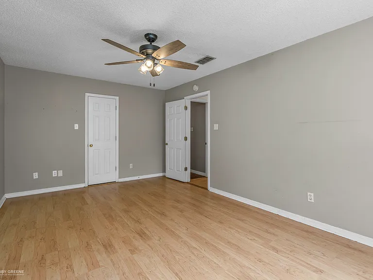 921 Pennington Ln — Photo 14