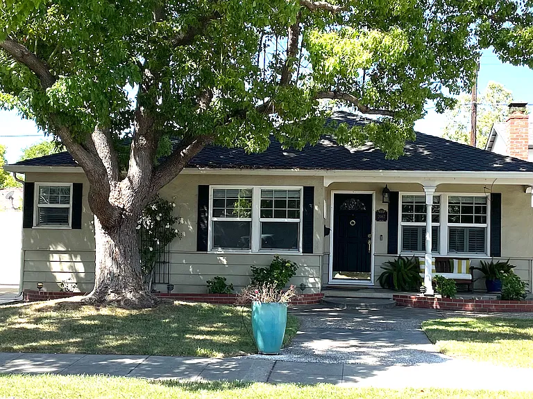 2067 Jonathan Ave — Photo 1