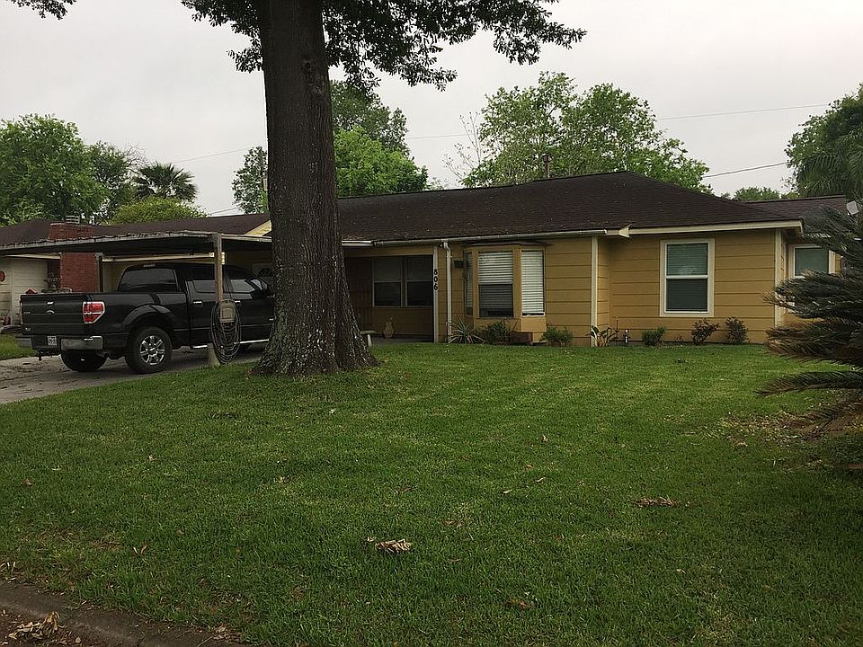 2nd image of 806 Ogilvie St