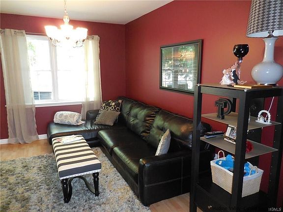 5th image of 42 Pond Hill Ln
