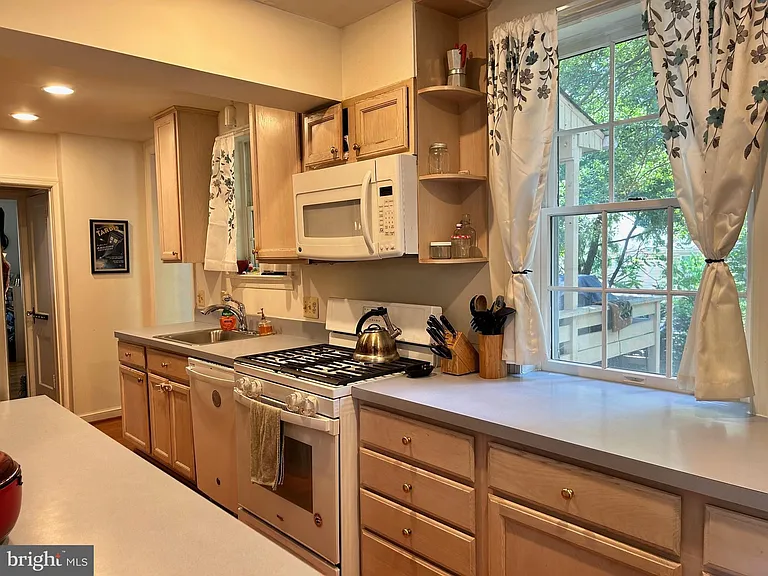 812 Woodside Pkwy — Photo 18