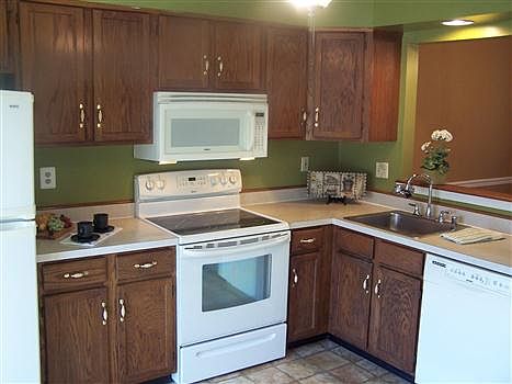 2nd image of 910 Grosvenor Dr Unit Q4