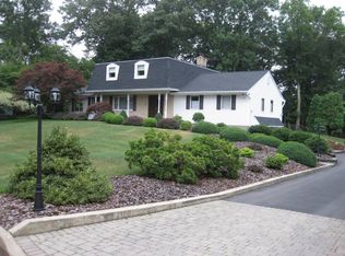 709 Riven Wood Rd, Franklin Lakes, NJ 07417