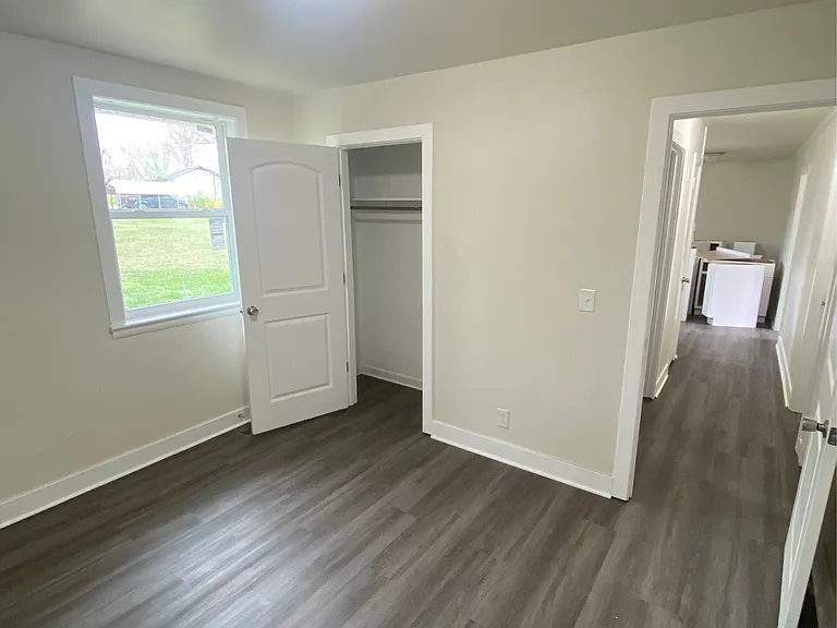 7104 White Oak Dr — Photo 4