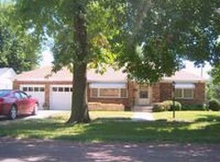 607 N 2nd St, Hiawatha, KS 66434