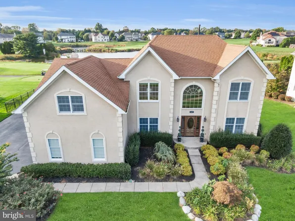 147 Country Club Dr, Moorestown, NJ 08057