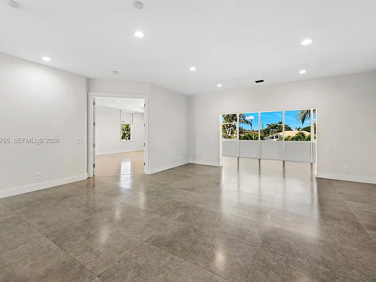 552 Palm Dr — Photo 41