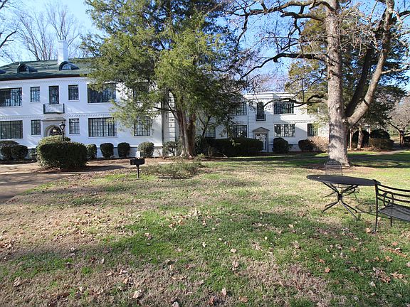 4th image of 1700 N Elm Street B7 #B7