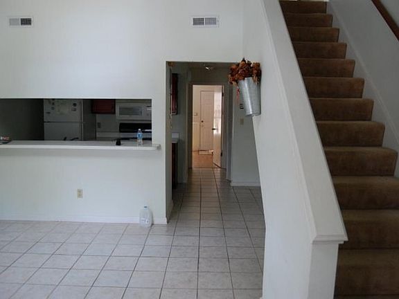4th image of 1827 Crane Dr