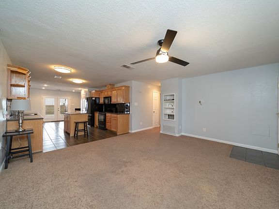 4th image of 440 Circle Dr