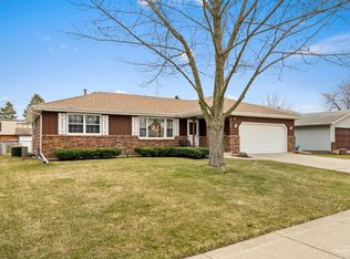 1715 Daisy St, Aurora, IL 60505