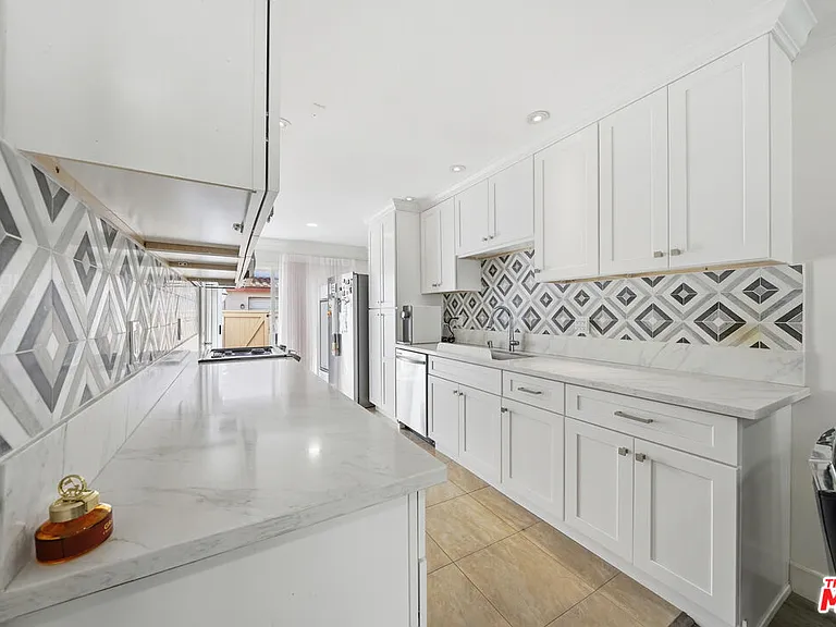 3442 Del Amo Blvd — Photo 19