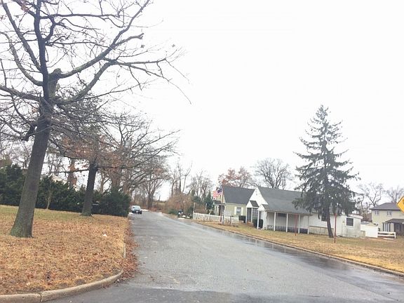4th image of 807 James Ave