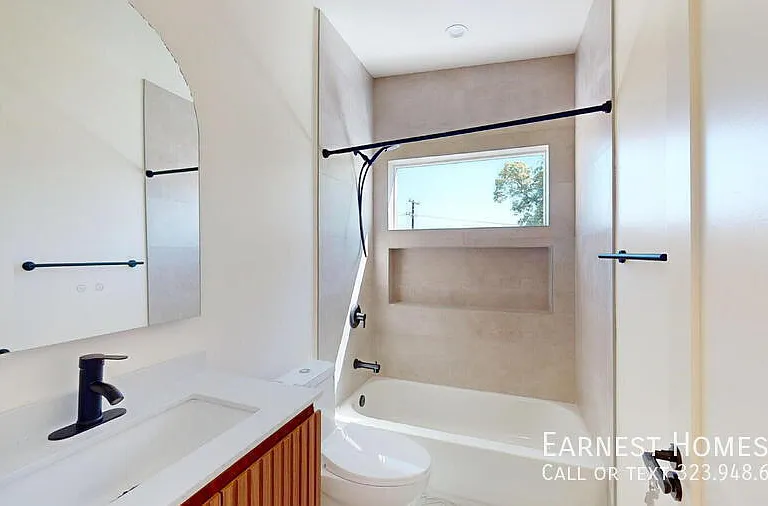 6445 Satsuma Ave #1/2 — Photo 12