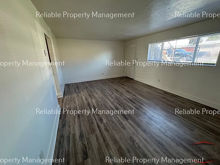 1687 Grandview Dr #3 — Photo 3