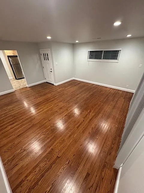 940 Rose Ave — Photo 1