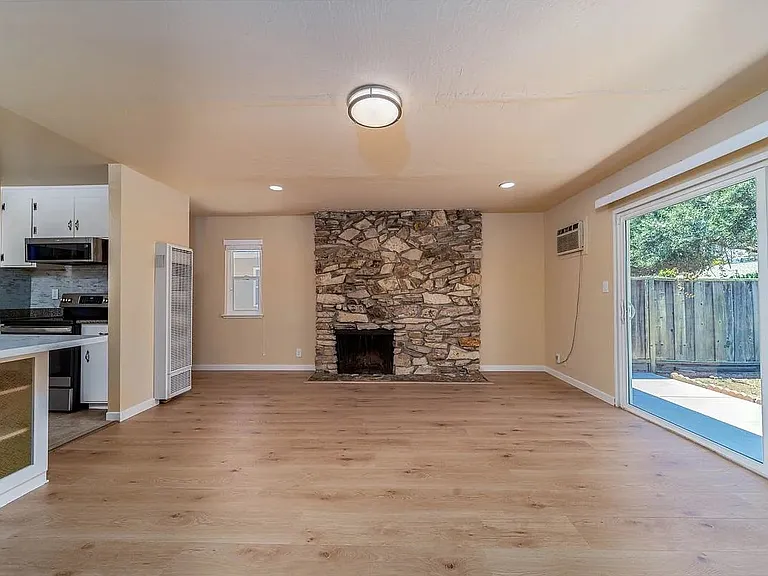 877 Miller Ave — Photo 5