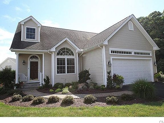 2nd image of 11 Wexford Ln #11