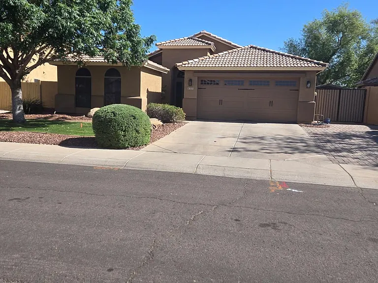 5275 W Morten Ave — Photo 1