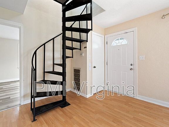 5th image of 141 Howe St