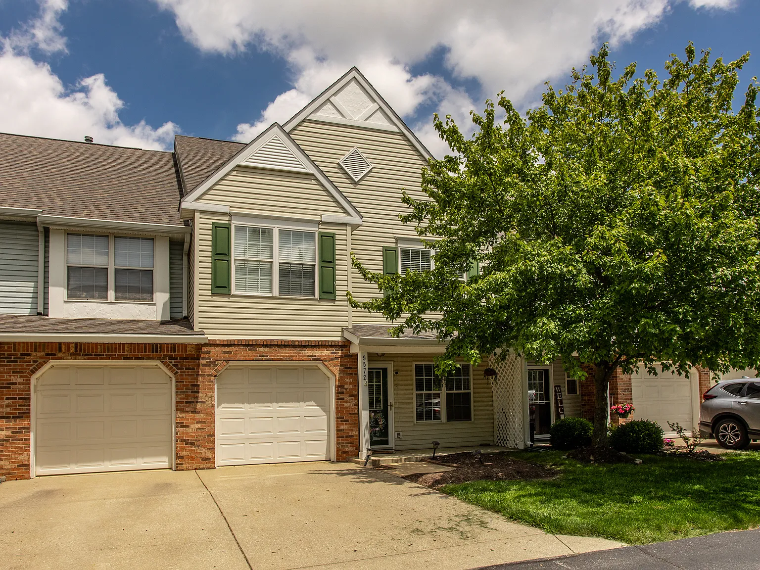 2 bed, 2.5 bath, 1626 sqft, $1,800 — Photo 2