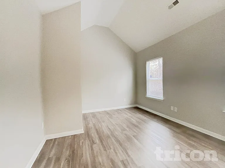 7715 Hidden Creek Dr — Photo 9