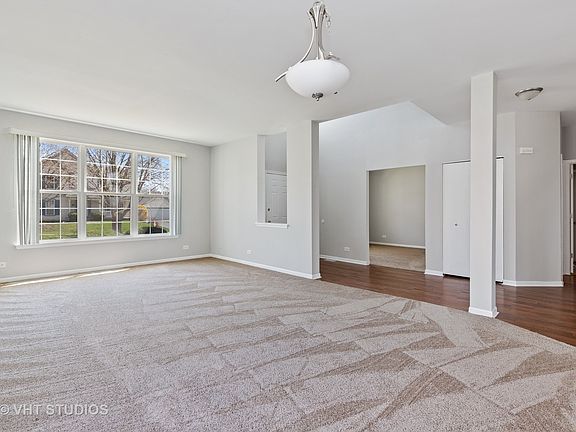 3rd image of 3188 Hampshire Ln