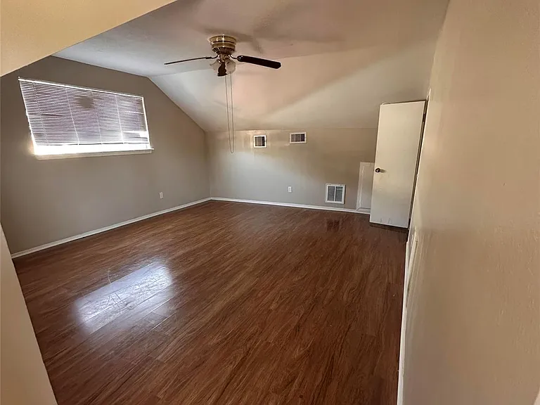 17210 Woodburn Dr — Photo 22