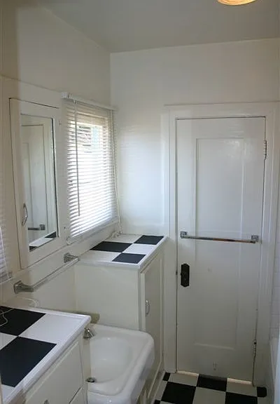 531 S F Street Unit 6 Bathroom_05082013