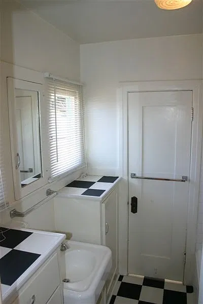 531 S F Street Unit 6 Bathroom_05082013