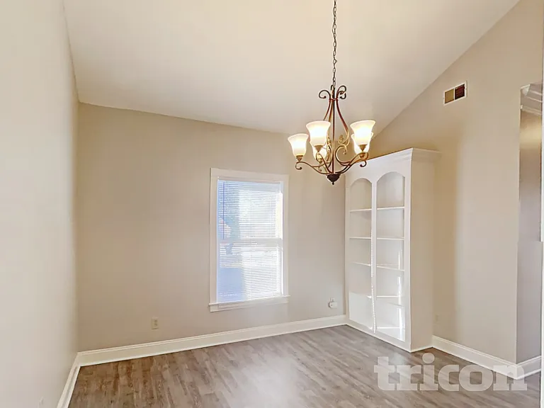 242 Chisolm Cir — Photo 8