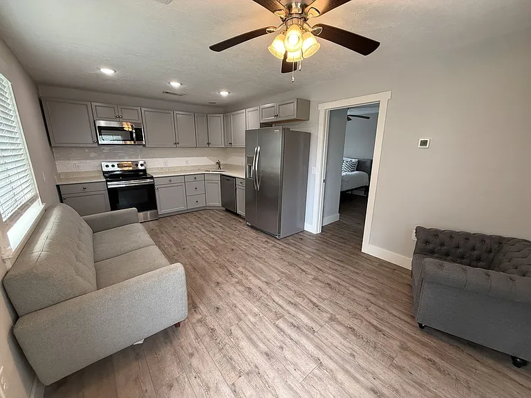 517 W Wright St — Photo 27