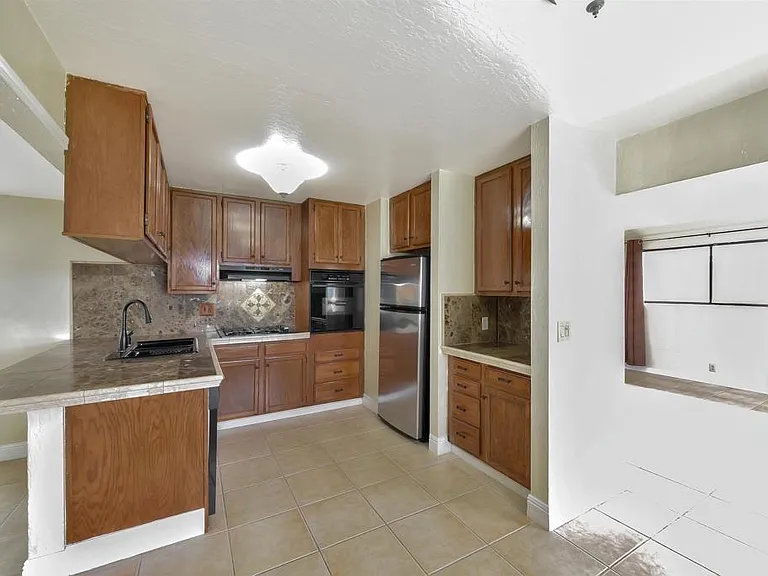 758 Candlestick Way — Photo 7